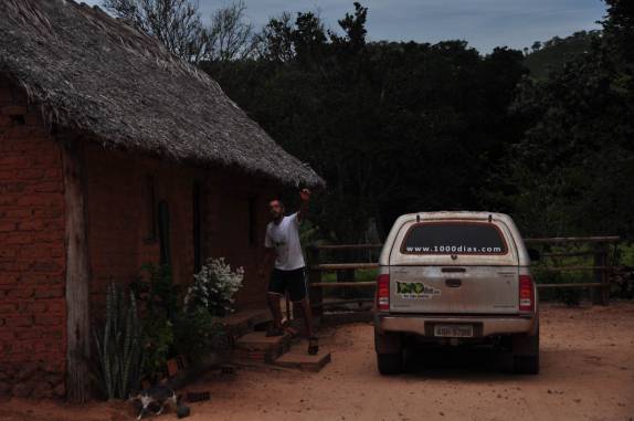 Feliz em ter uma casa no final do dia, na comunidade de Riozinho, região de Alto Parnaíba - MA